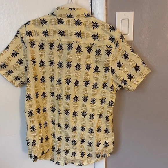 Tenth and Ocean Yellow and Black Men's Shirt - Picture 3 of 3